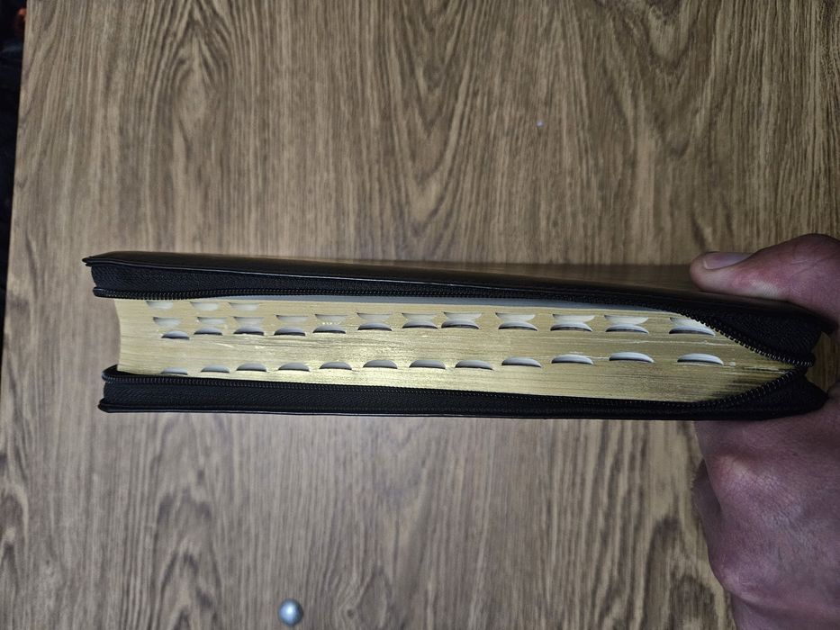Biblia ediție de lux (fermoar, aurita, index, cuv. Domnului in rosu)