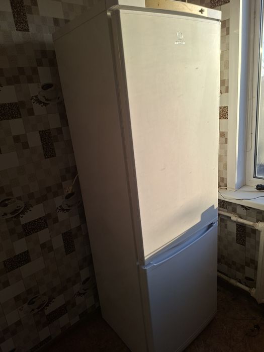 Продам холодильник Индезит