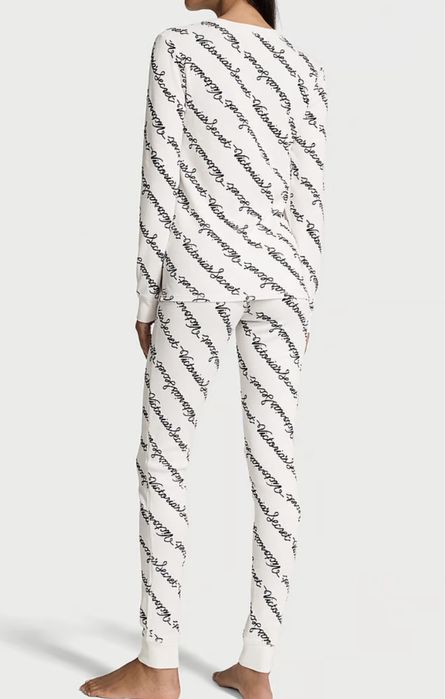 Victoria’s Secret, pijama noua cu eticheta