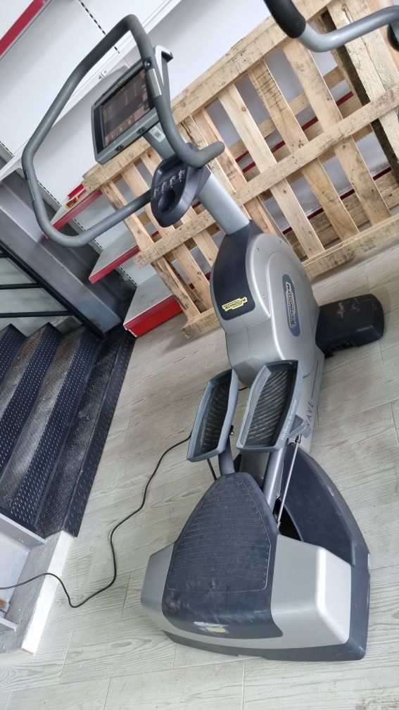 Bicicleta eliptica Technogym cardio wave