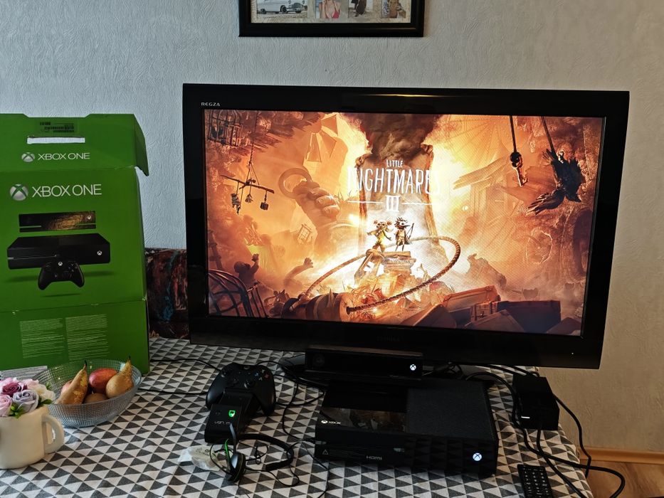 Продавам Плазма и xbox one с Игри