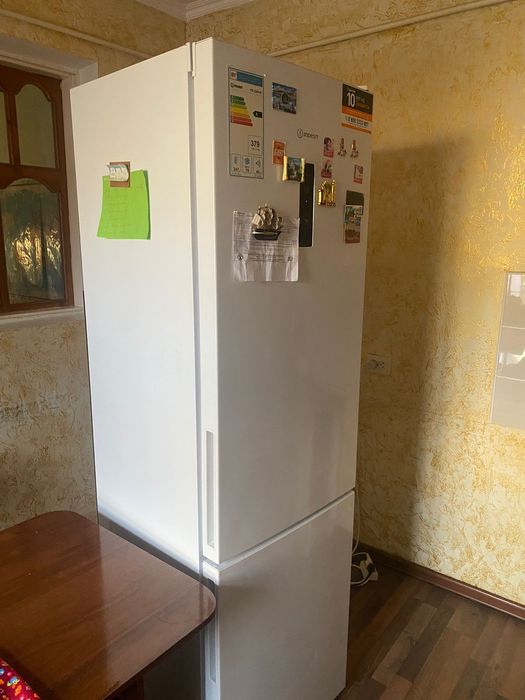 Холодильник Indesit