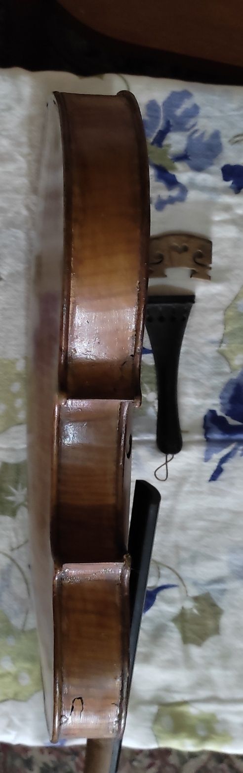 Старинная скрипка возраст более 120 лет, подробности по телефону
