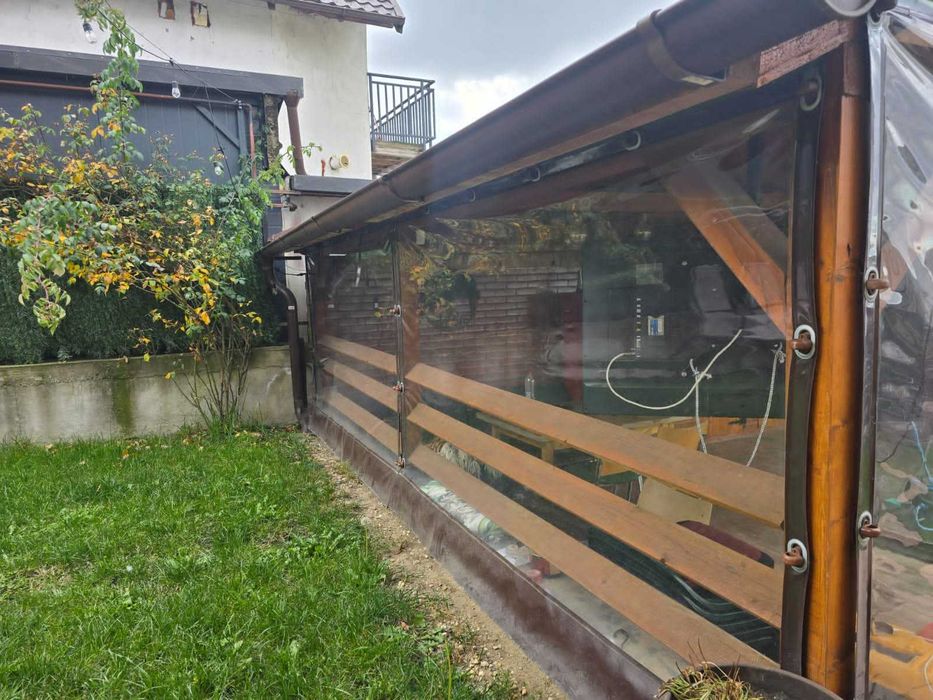 Închideri terase și foișoare cu folie transparentă