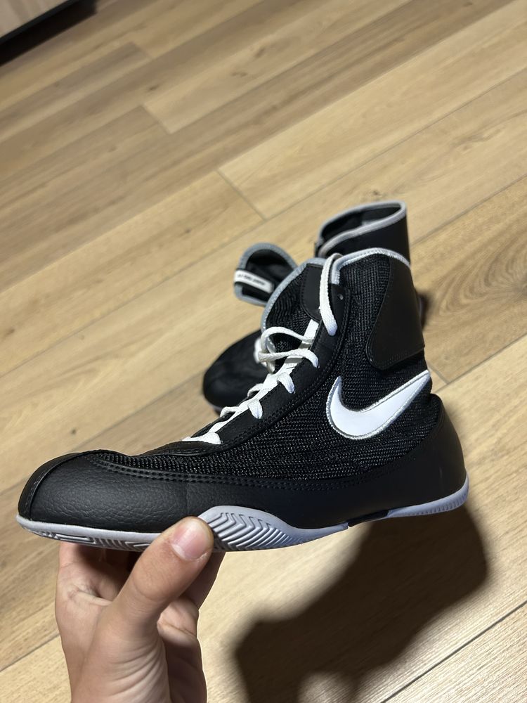 Incaltaminte nike box machomai v2