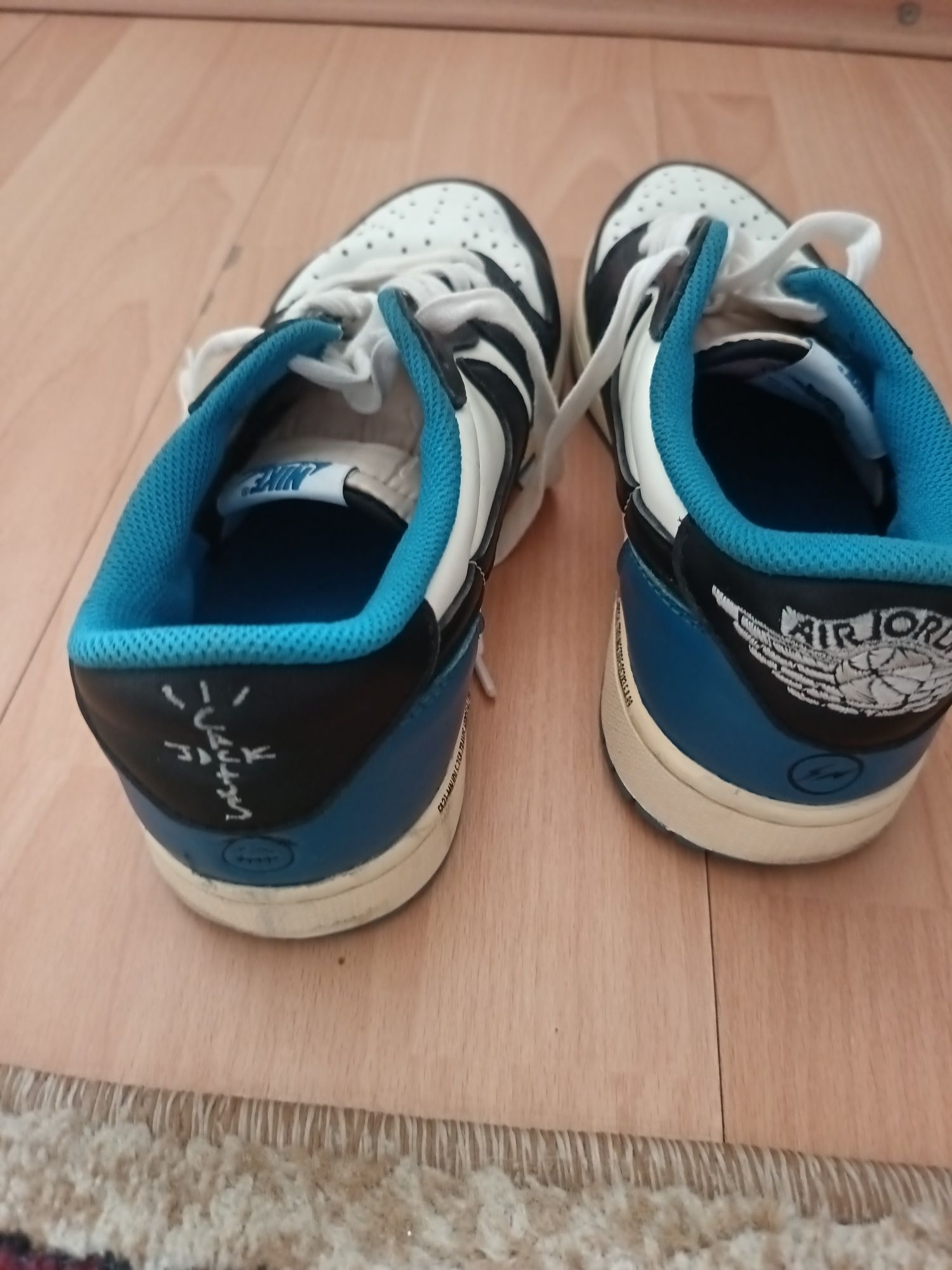 Travis Scott Jordan 1