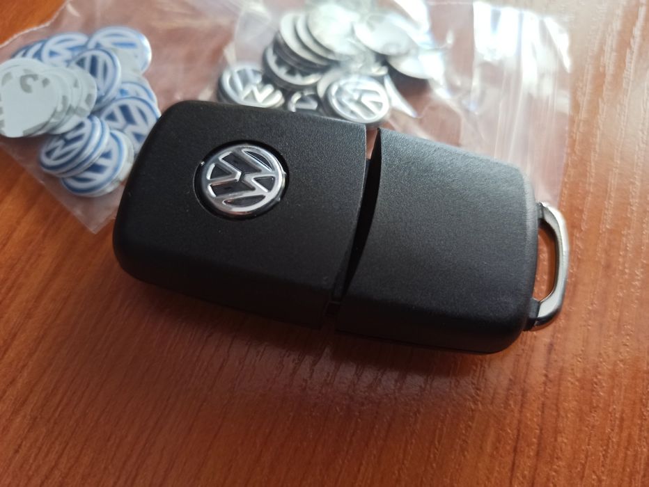 Емблема/лого за ключ vw / фолксваген черна, синя или червена 3 броя.