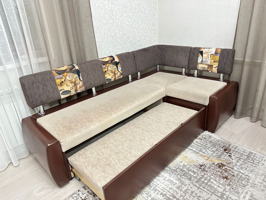 Угловой диван на кухню