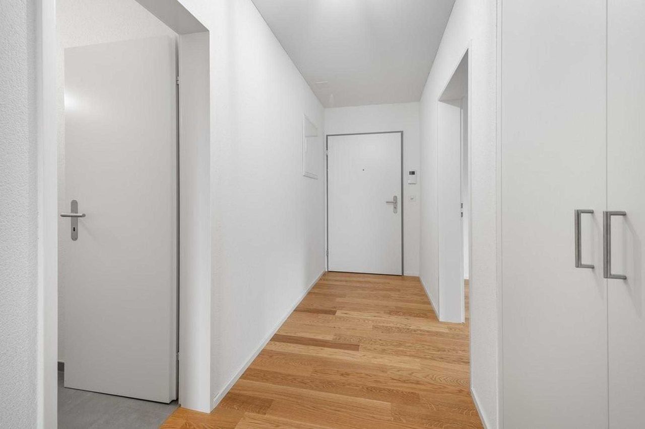 Дава се под наем Едностаен апартамент в София, Център - 45 кв.м за 331.5 € - Снимка #1