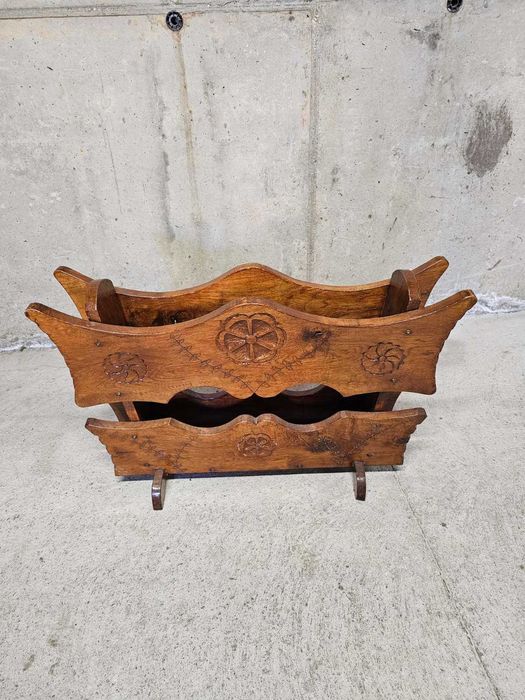 Масивна стойка с дърворезба