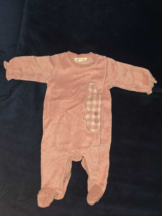 Детски дрешки, подходящи за бебета от 3 до 12 месеца