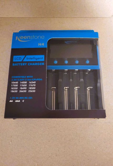 Încărcător inteligent Keenstone H4 LCD pt acumulatori 18650, AA, AAA