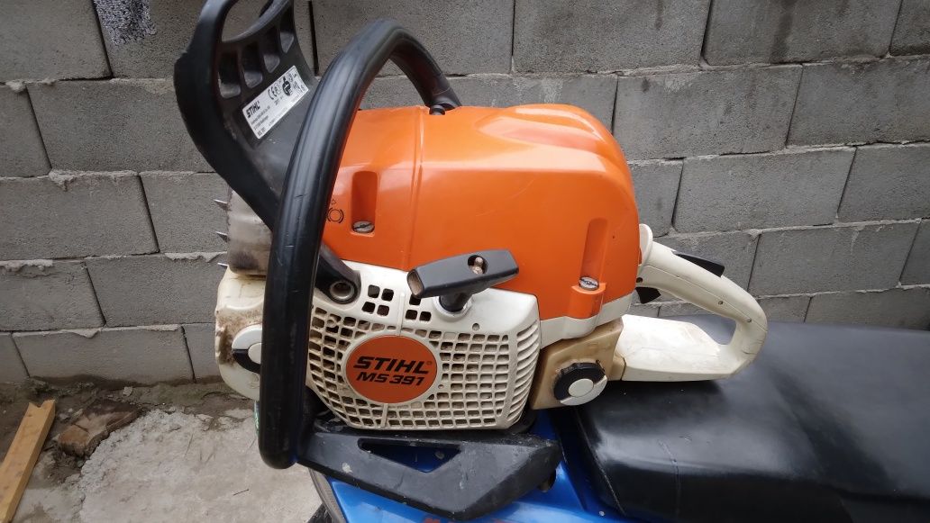 Vând Sthil 391 sau schimb  cu huswarna +-