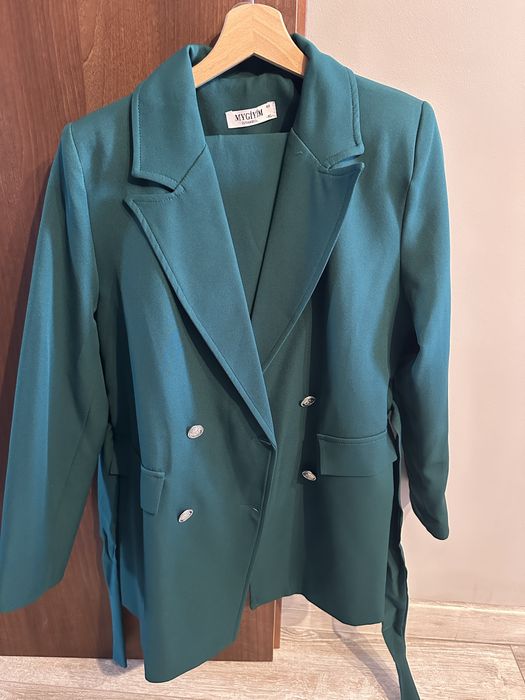 Зелен костюм сако и панталон