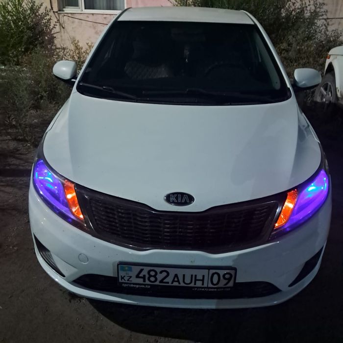 Продоётся киа рио машина в хорошем состояний вложений не требует