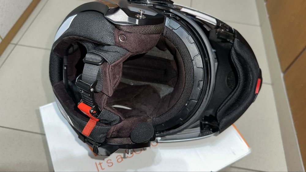 Мото каска Shuberth E1 + разговорно SENA.Размер М