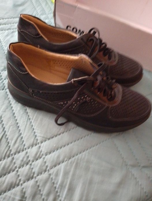 Дамски спортни обувки