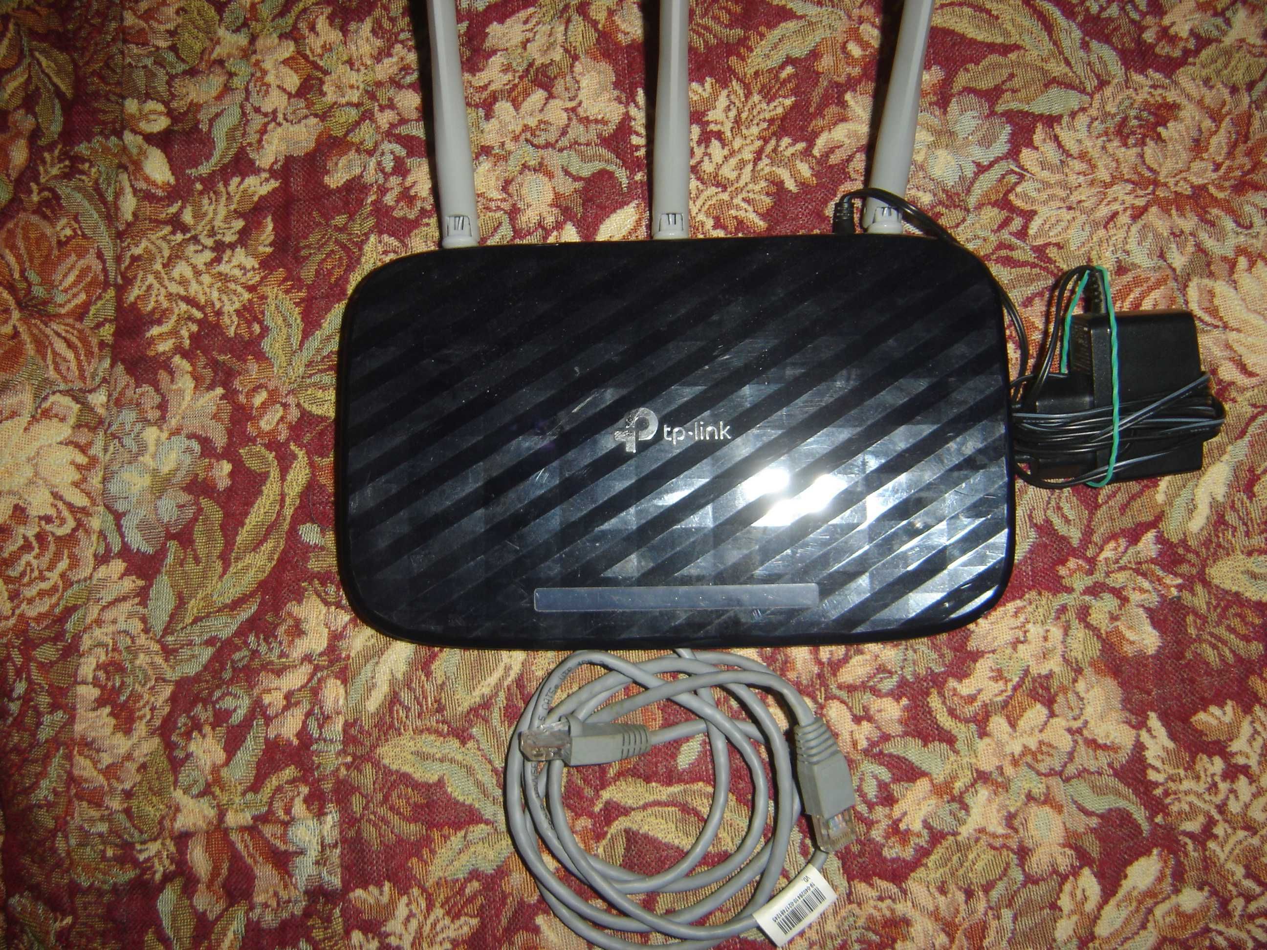 Vand Amplificator, TP-Link cu 3 antene,si cablu de instalare nou.