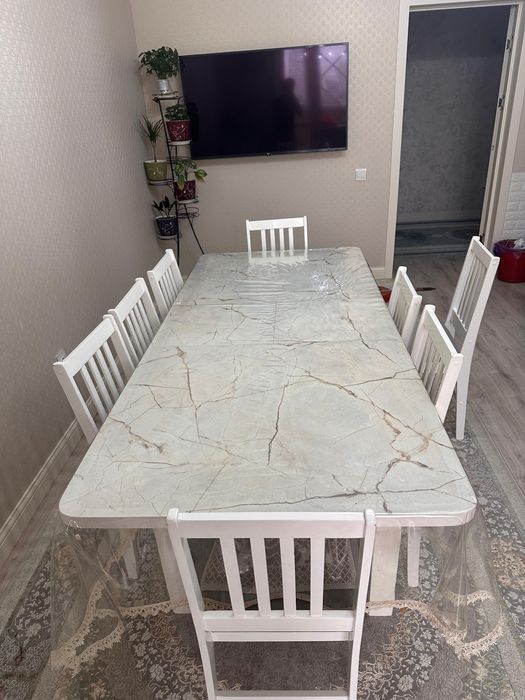 Стол со стульями