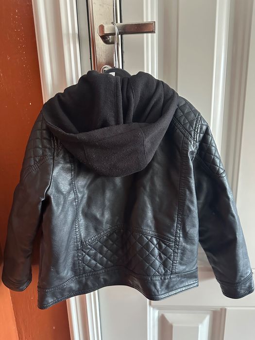 Кожено яке с качулка за 6 годишни