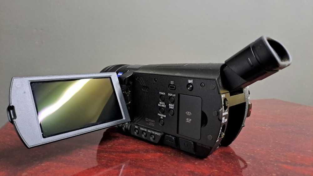 Видеокамера SONY CX-900