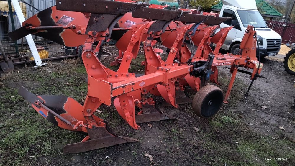Plug Kuhn master 102 cu 4 brazde 3+1