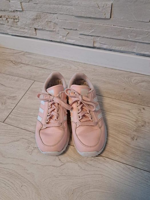 Adidasi adidas marimea 34 cu 22 cm