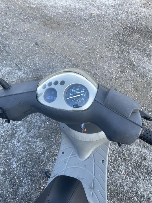 Scuter piaggio  zip