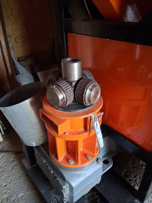 Vand presa - masina peleti 11 kw-cu convertizor