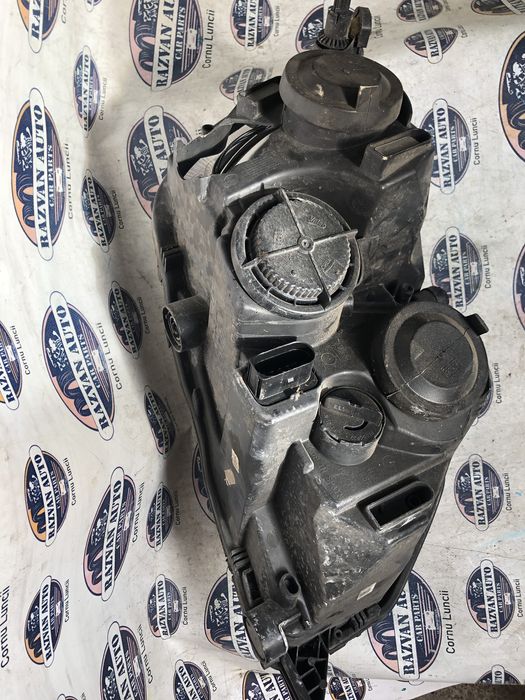 far stanga halogen cu defect  skoda rapid 2015