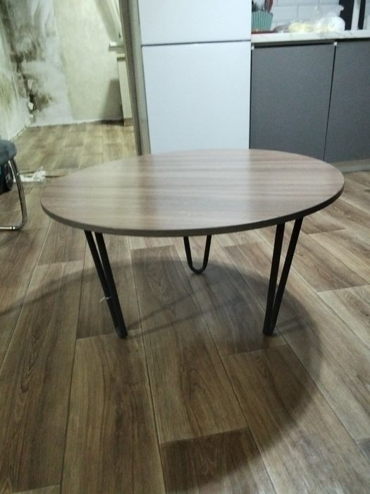 Продам стол , диван