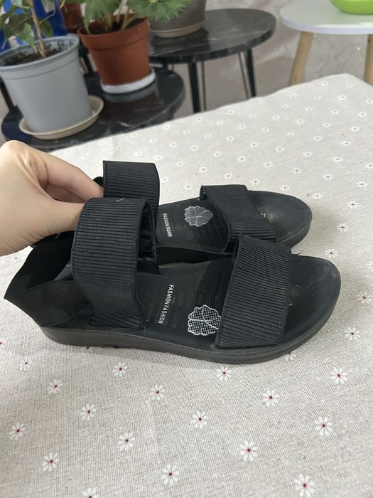 Продаются сандали