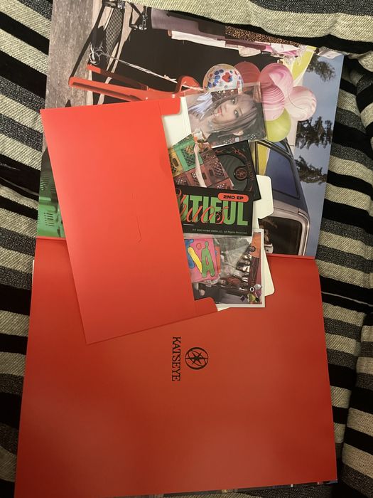 KATSEYE – Beautiful Chaos | албум + стикери | чисто нов