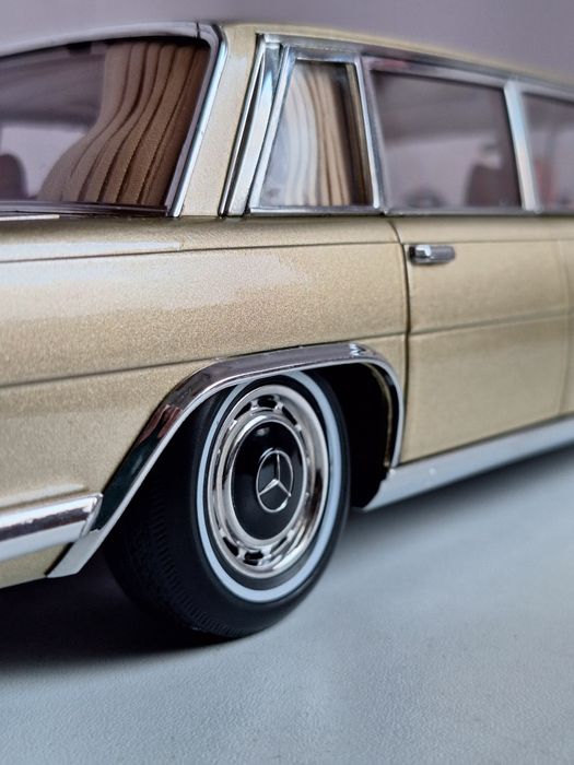 Mercedes S600 Pullman 1/18 Kengfai