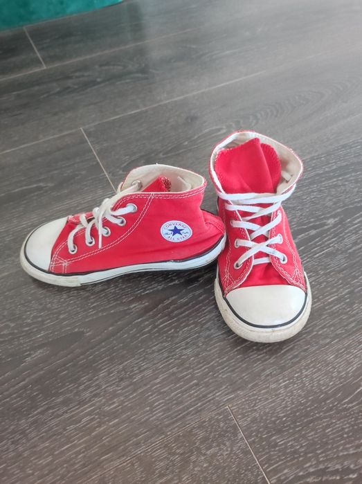 Converse roșii 26
