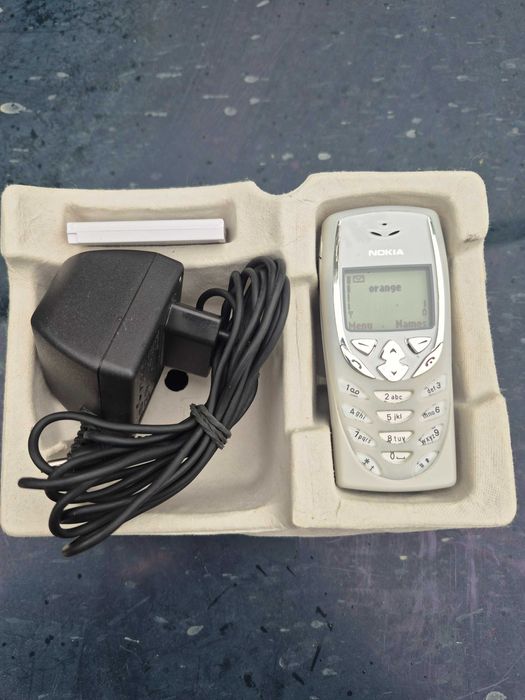 Nokia 8310 Reconditionat  NOU la cutie (fullbox)