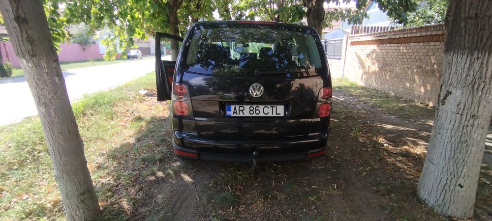 VW Touran cross an 2010