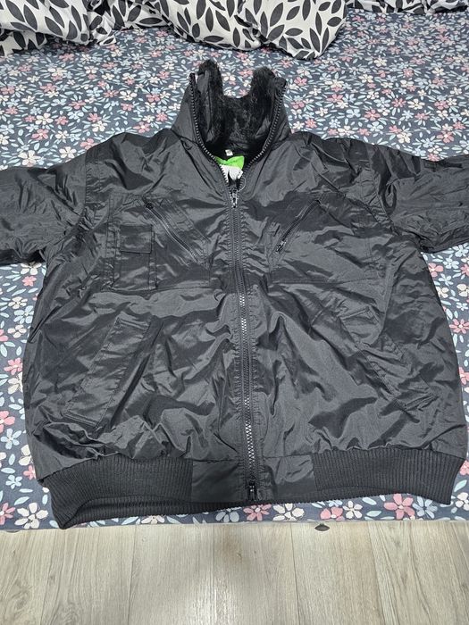 Vând geaca barbat masura L noua