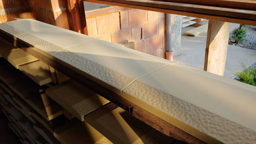 Intervale gard si capace pentru stalpi din beton alb sau crem finisate