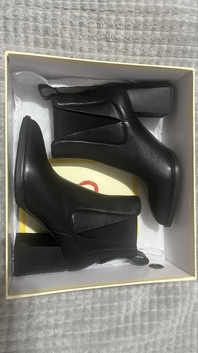 Демисезонный ботильон+ лоферы в подарок( новые)