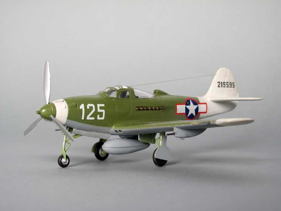 модель самолёта Аэрокобра 1/72 NOVO макет наглядное пособие в клуб