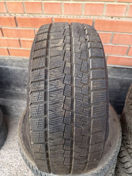 Продам зимние шины почти новое