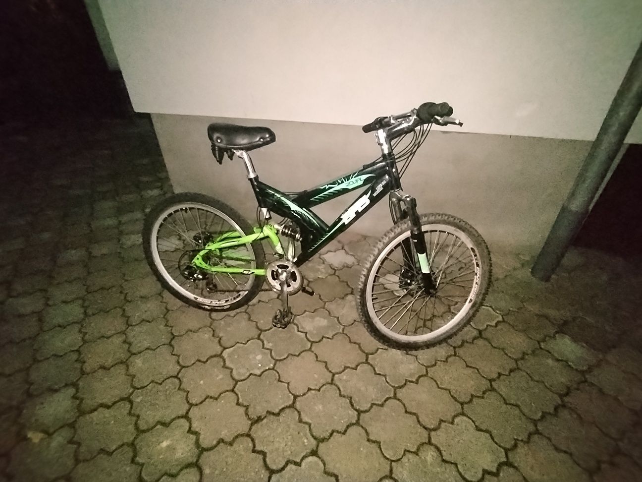 Vând bicicleta DHS