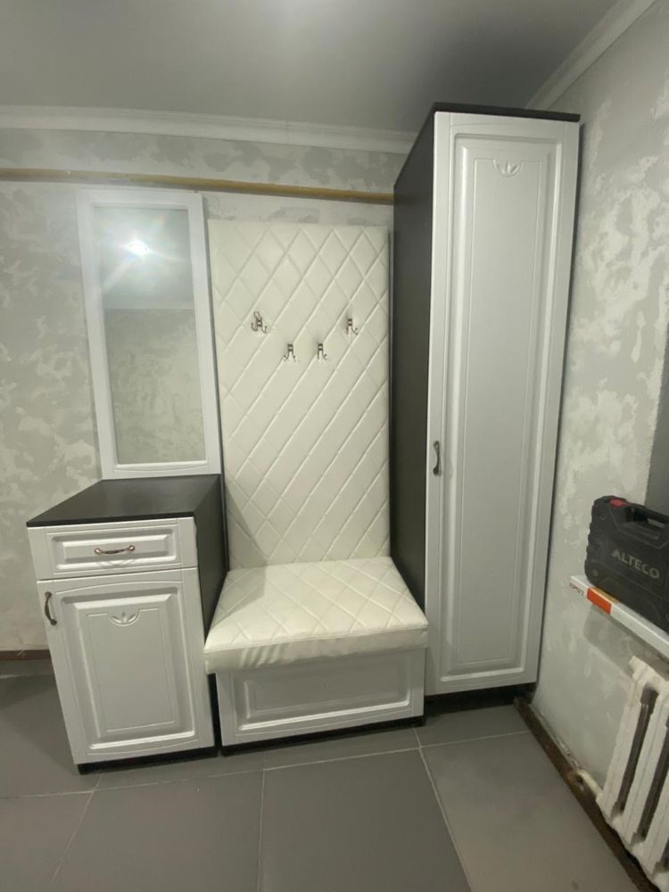 Прихожая продам срочно