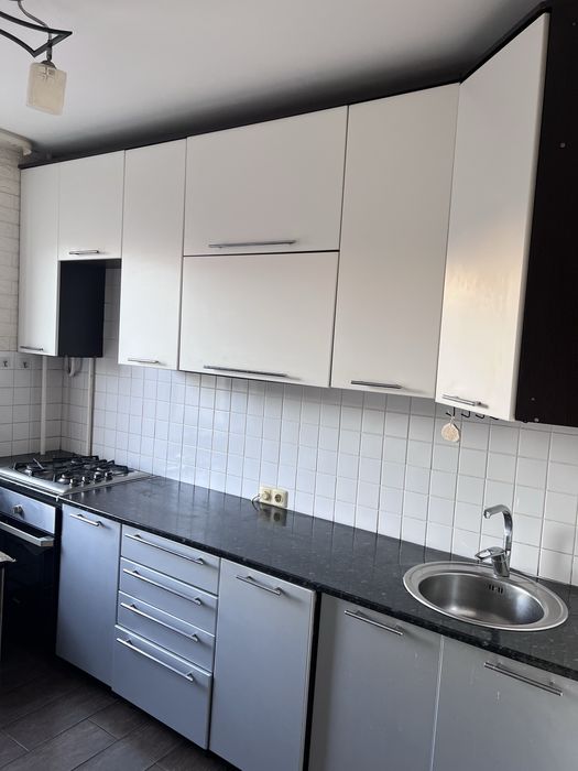 Продам кухонный гарнитур. Длинна 3 м. В комплекте