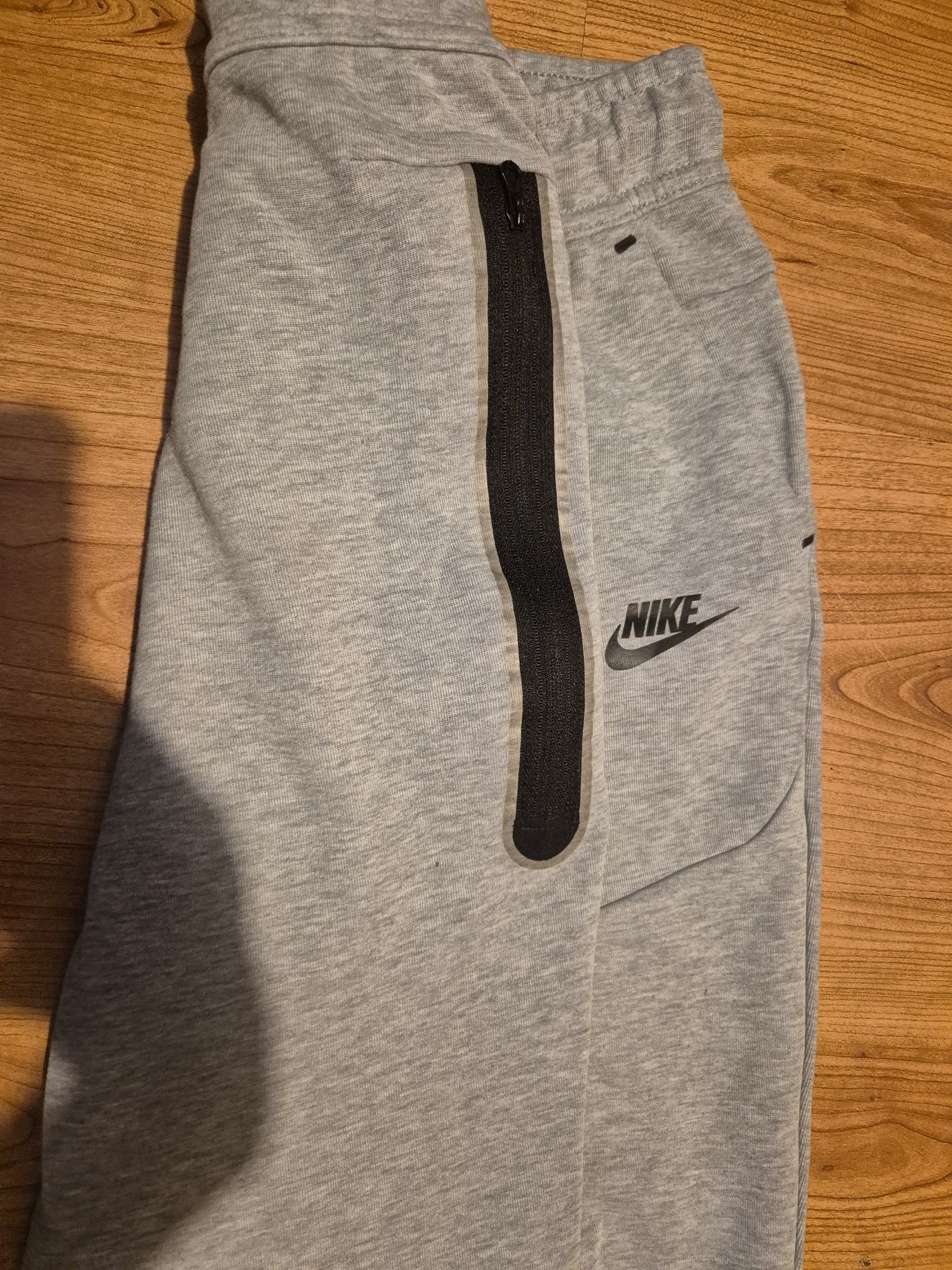 NIKE, tech размер 137-147см. 50 лв маратонки цена 110 лв .
