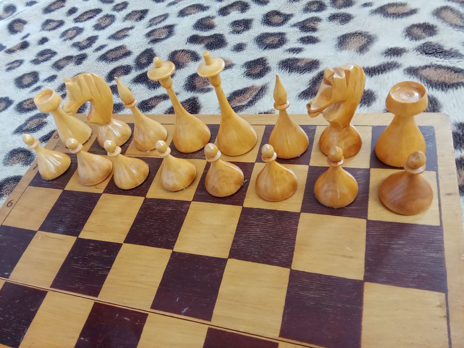 Настольная игра Шахматы ( СССР деревянные )