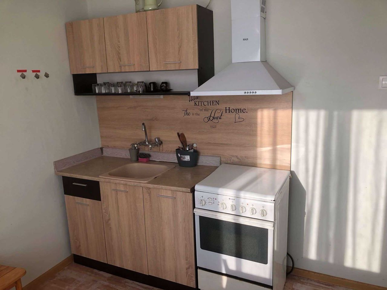 Дава се под наем Етаж от къща в Враца, Център - 100 кв.м за 214.2 € - Снимка #2