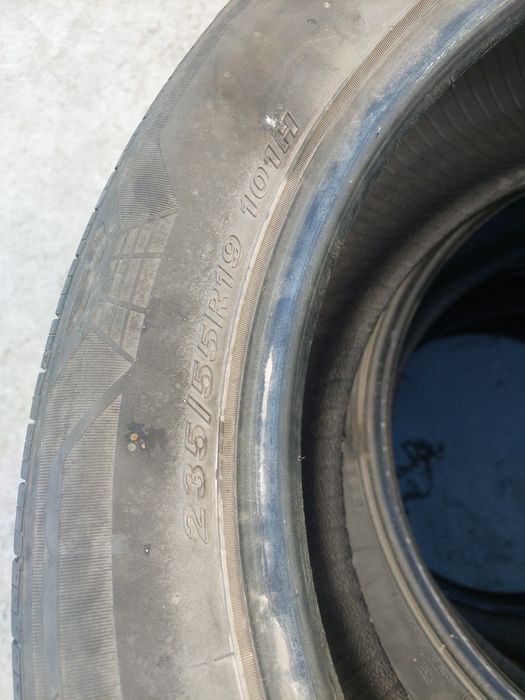 Балон R 19 235/55