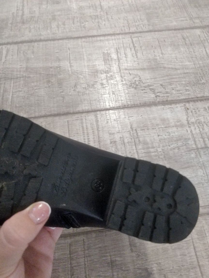 Ghete , cizme de iarna dama, piele naturala, 38
Marime 38

Fara defect